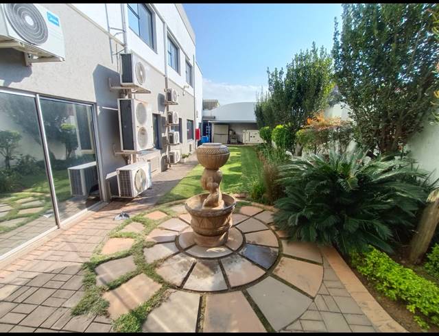 1,047M² WAREHOUSE FOR SALE IN ORMONDE